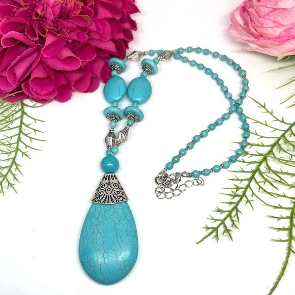 Jewelry - NEW⚜️Turquoise Howlite Stone Teardrop Beaded Necklace